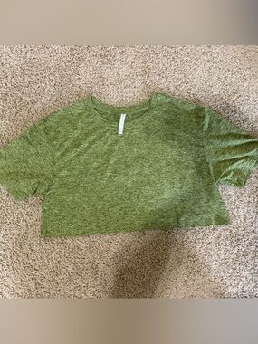 Fabletics Green Short Sleeve Athletic Crop Top